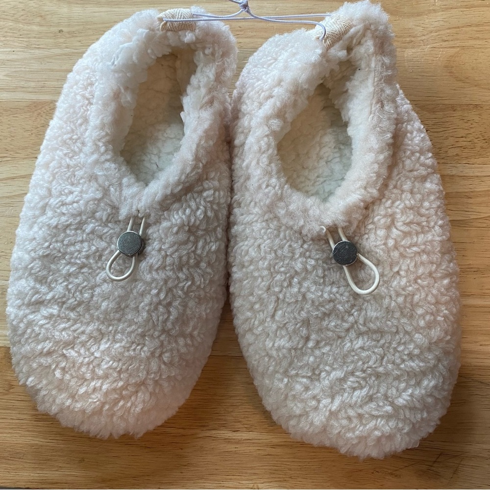 Source Unknown Cream Fleece Slippers - Picture 3 of 4